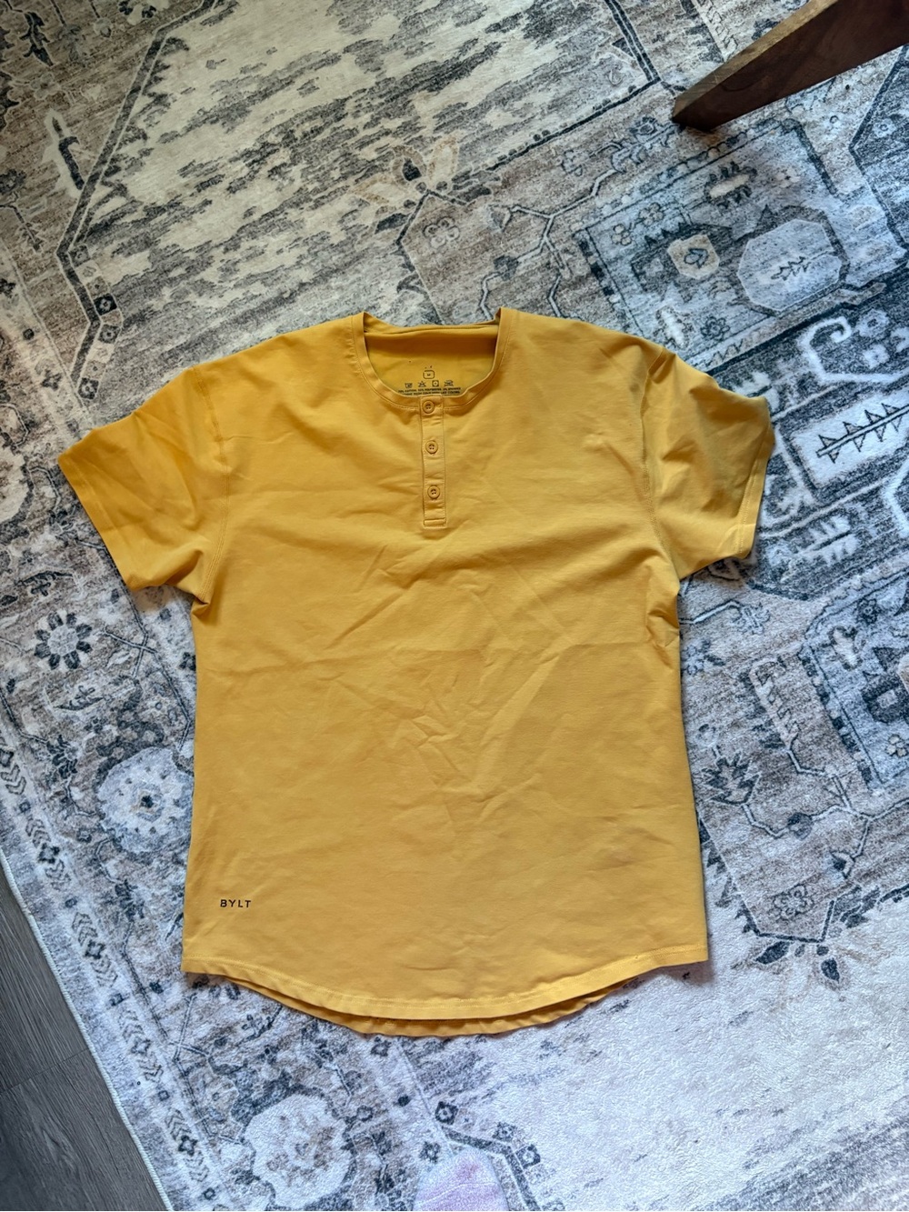 BYLT PREMIUM BASICS Henley Drop-Cut Top size M in yellow